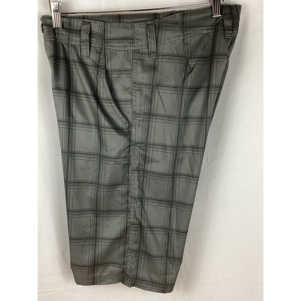 Plugg Shorts Men's Size 29 Flat Front Pockets Charcoal Gray Plaid EUC!!